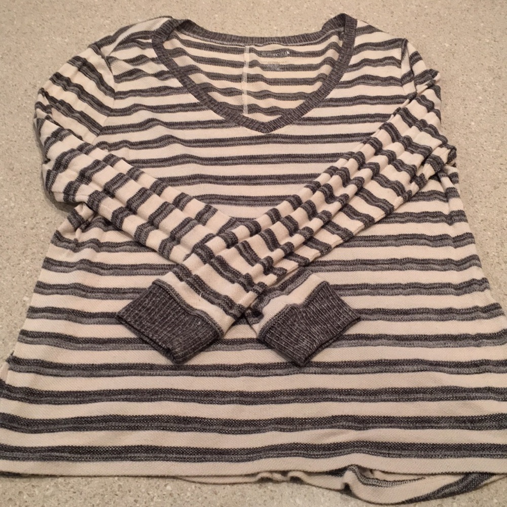 Light sweater long sleeve top